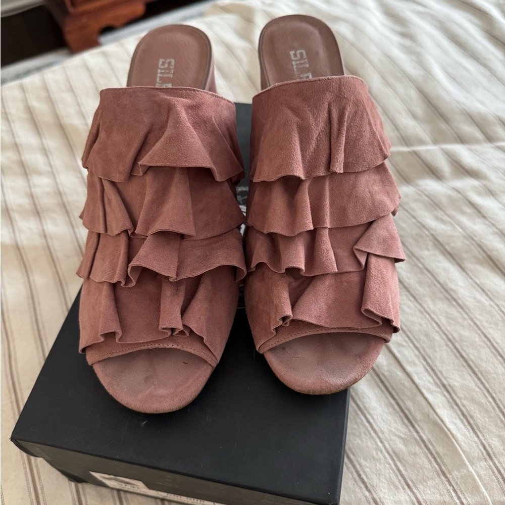 Stylish Ruffled Pink Slide Sandals